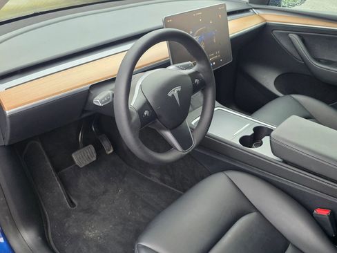 Used 2023 Tesla Model Y Long Range image 9