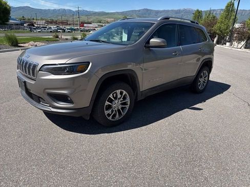 Used 2019 Jeep Cherokee Latitude Plus w/ Comfort/Convenience Group AWD/4WD image 1