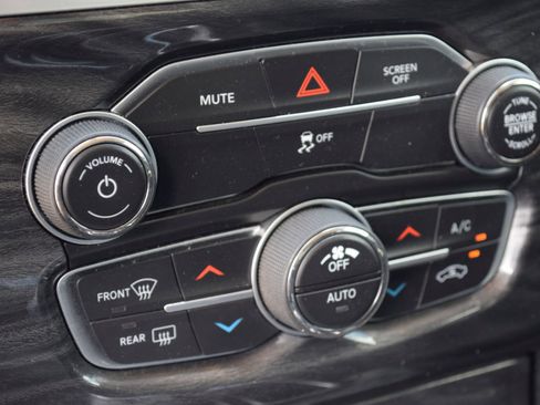 Used 2019 Chrysler 300 Touring w/ Sport Appearance Package RWD image 12