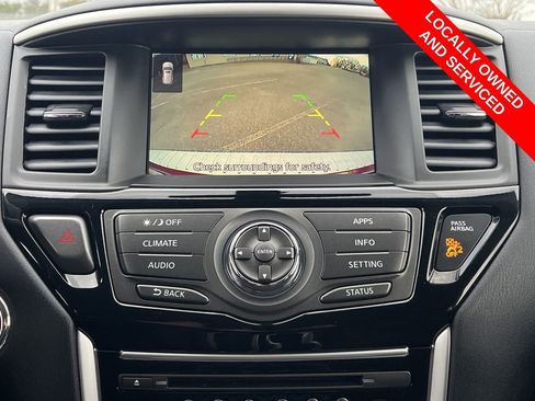 Used 2020 Nissan Pathfinder SV image 3