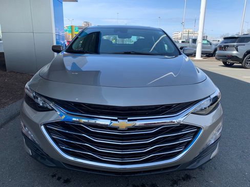 New 2025 Chevrolet Malibu LT image 2