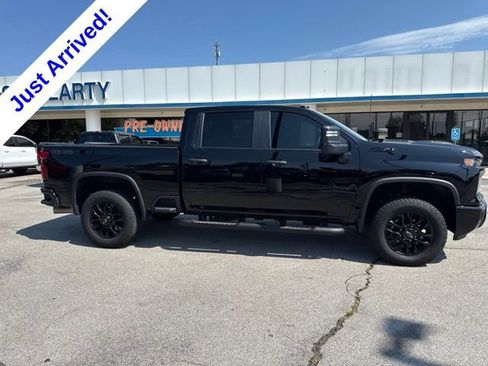 Used 2025 Chevrolet Silverado 2500 Custom w/ Custom Value Package AWD/4WD image 2