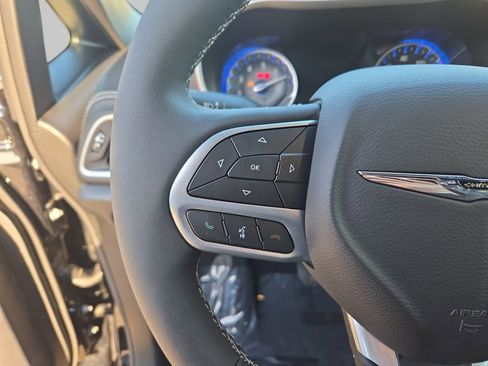 New 2026 Chrysler Pacifica Select AWD/4WD image 18