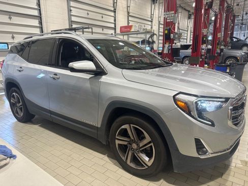 Used 2019 GMC Terrain SLT w/ Preferred Package FWD image 3