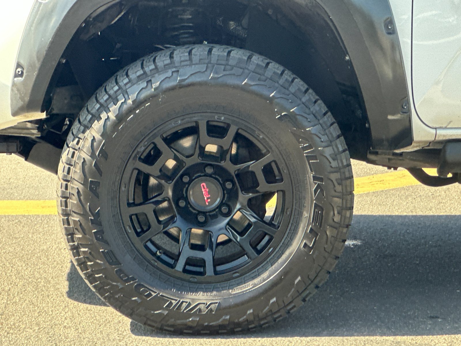 Used 2018 Toyota Tacoma TRD Off-Road w/ Technology Package AWD/4WD image 23