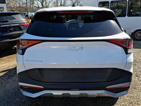 Certified 2024 Kia Sportage EX image 5