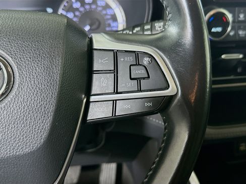 Used 2023 Toyota Highlander LE image 17