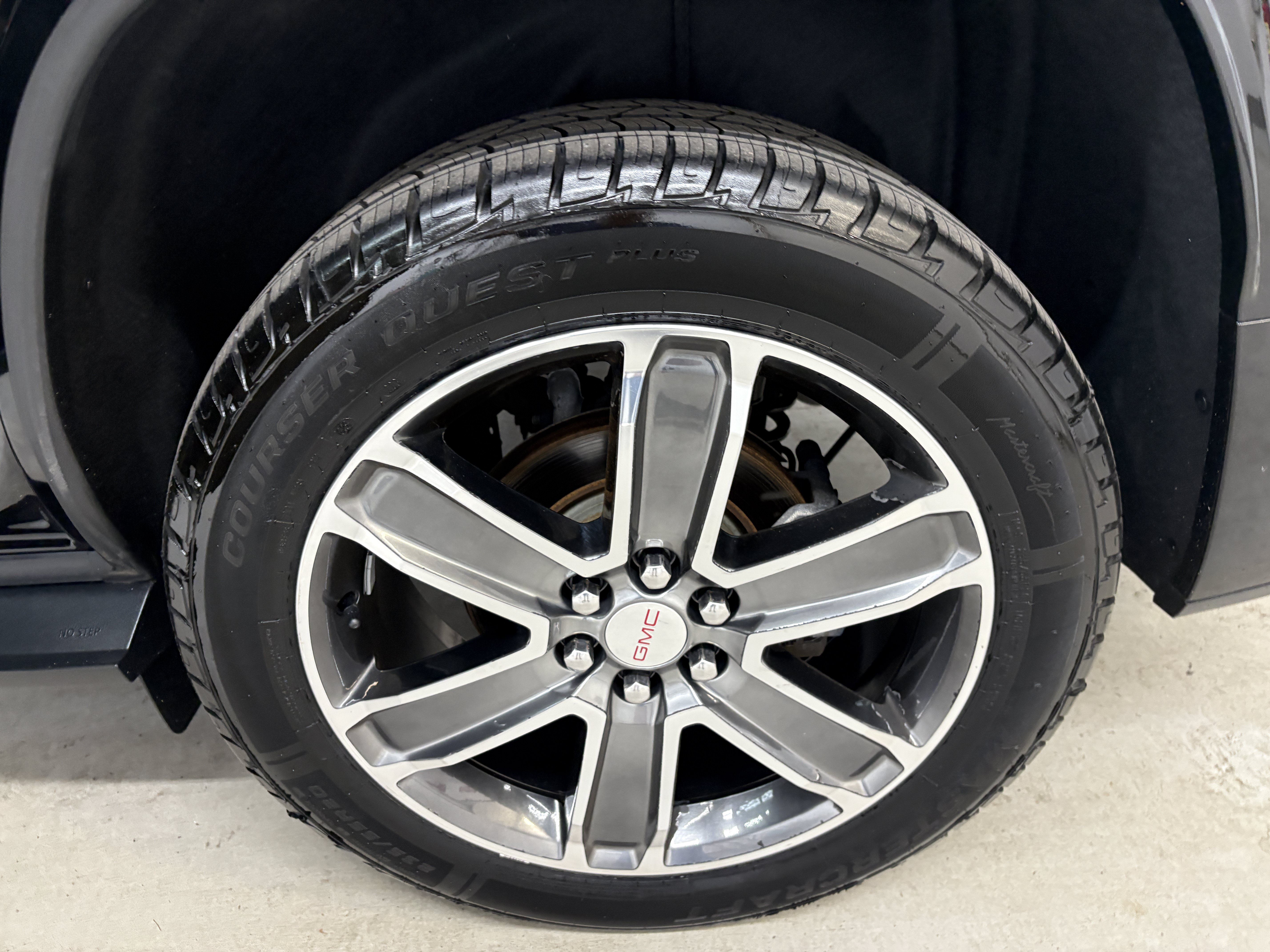 Used 2019 GMC Acadia Denali w/ Technology Package FWD image 7