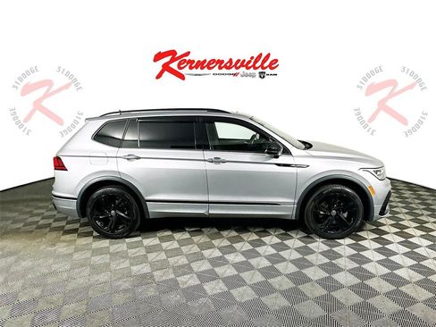 Used 2023 Volkswagen Tiguan SE R-Line image 8