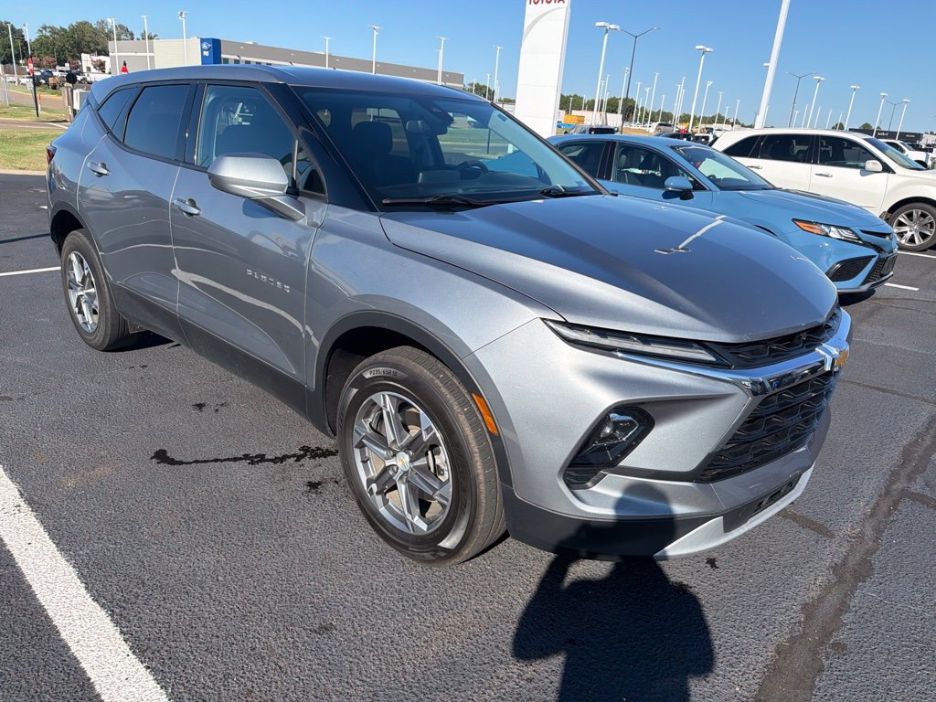 Used 2023 Chevrolet Blazer LT AWD/4WD image 2