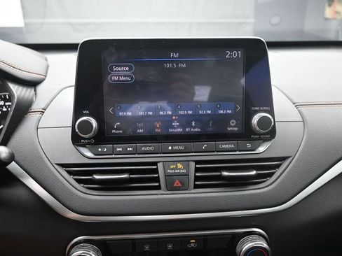 Used 2019 Nissan Altima 2.5 SR FWD image 11