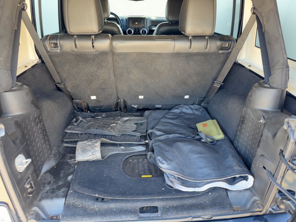 Used 2015 Jeep Wrangler Unlimited Rubicon AWD/4WD image 28