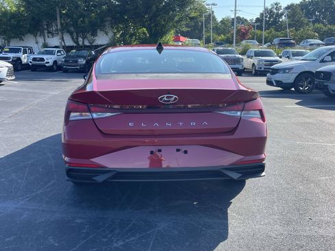 Used 2022 Hyundai Elantra SEL FWD image 6