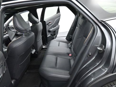 Used 2023 Toyota Crown Limited image 30