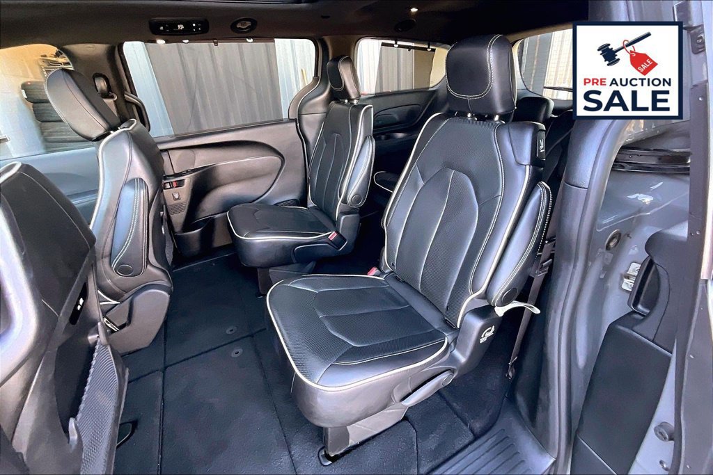 Used 2025 Chrysler Pacifica Limited FWD image 26