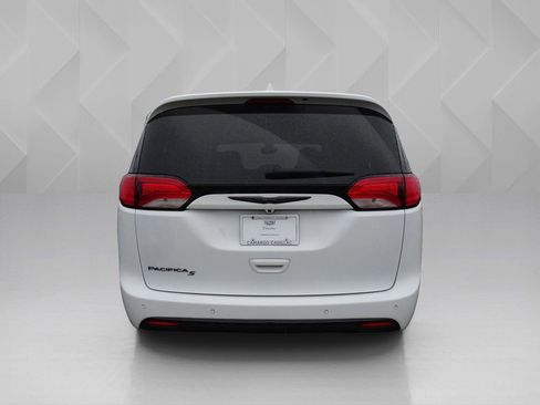 Used 2019 Chrysler Pacifica Touring Plus w/ S Appearance Package FWD image 4
