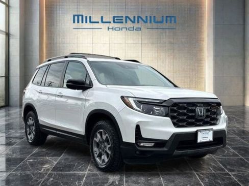 Certified 2023 Honda Passport TrailSport image 2