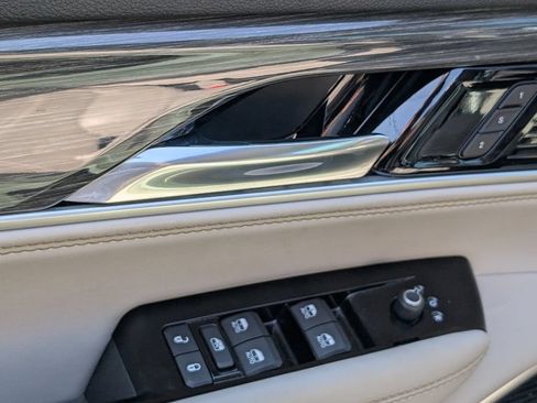 Used 2022 Jeep Wagoneer Series II AWD/4WD image 10