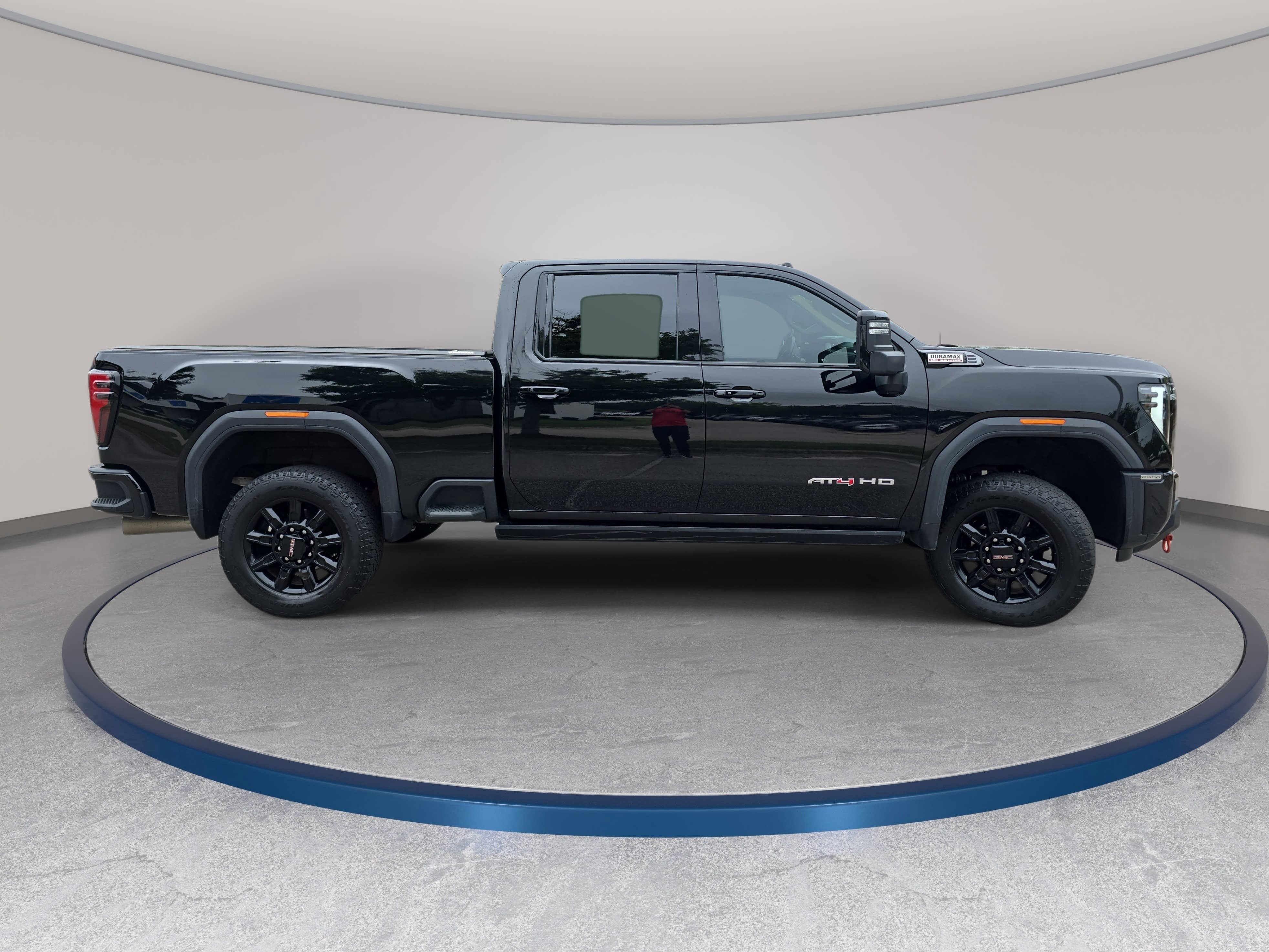 Used 2025 GMC Sierra 2500 AT4 w/ AT4 Premium Plus Package AWD/4WD image 4