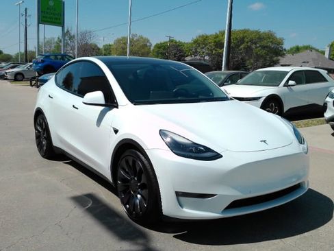 Used 2022 Tesla Model Y Performance image 4