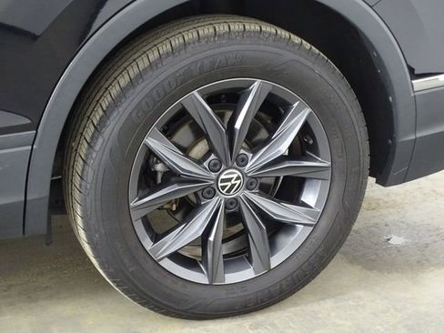 Used 2023 Volkswagen Tiguan SE image 44