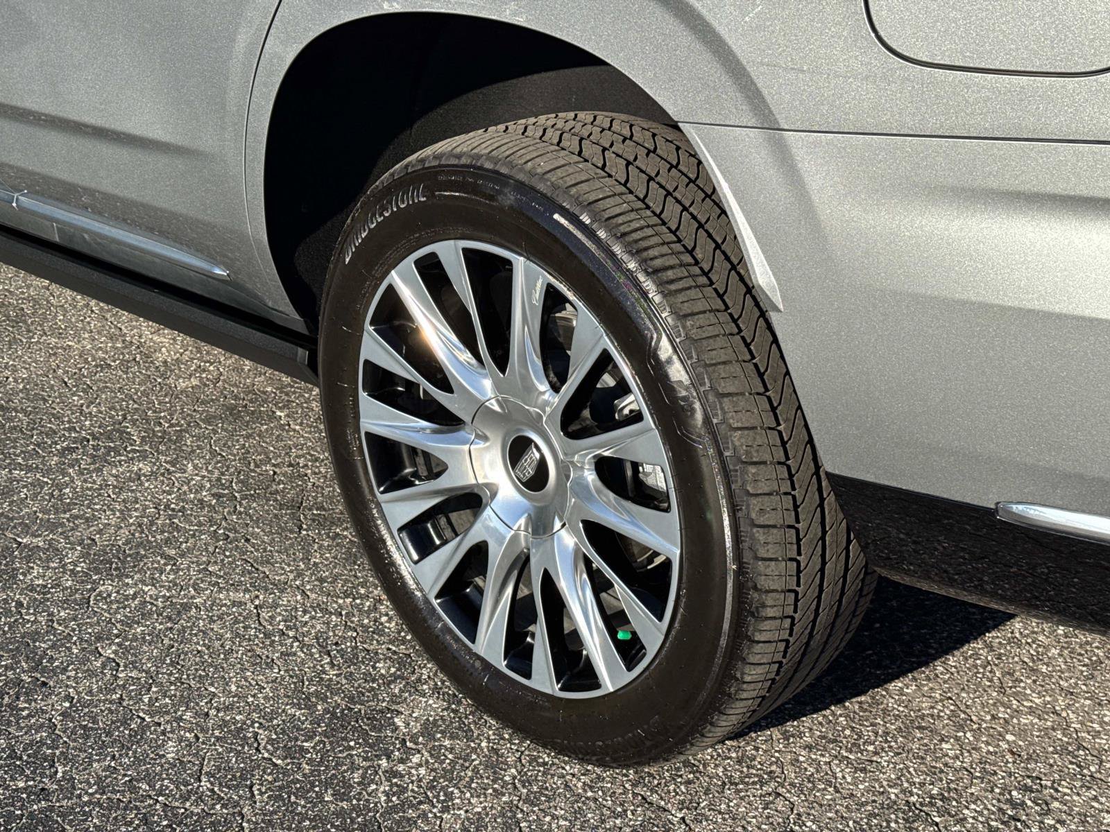 Used 2026 Cadillac Escalade Platinum Luxury w/ LPO, Floor Liner Package AWD/4WD image 12