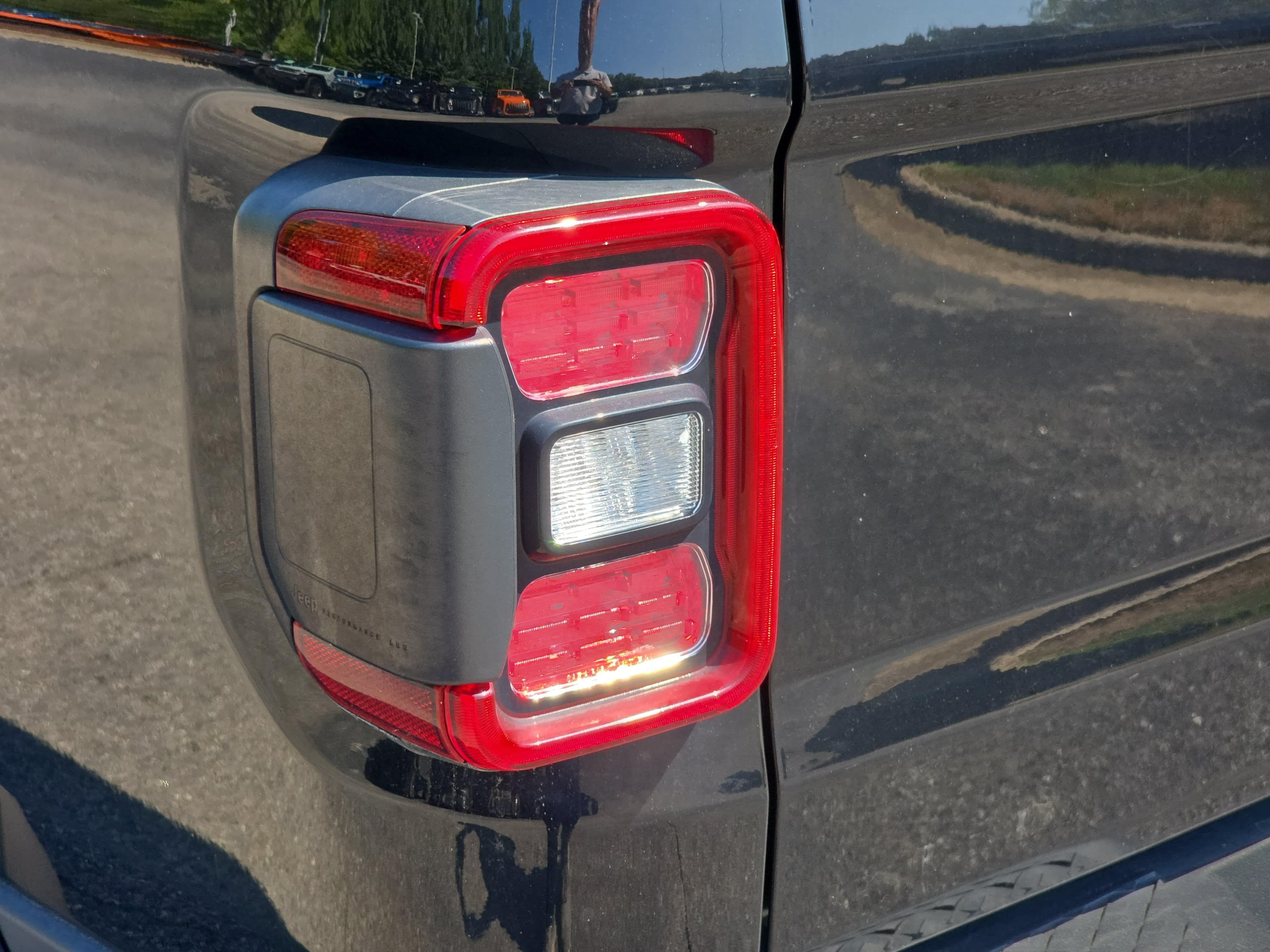 Used 2020 Jeep Gladiator Overland AWD/4WD image 30