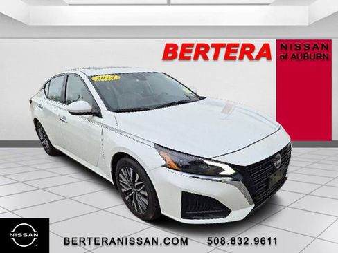 Used 2024 Nissan Altima 2.5 SV w/ SV Premium Package FWD image 4