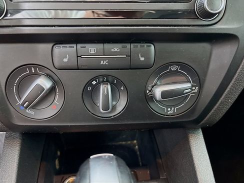 Used 2017 Volkswagen Jetta SE FWD image 17