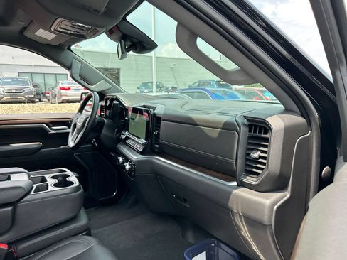 Used 2022 GMC Sierra 1500 SLT AWD/4WD image 40