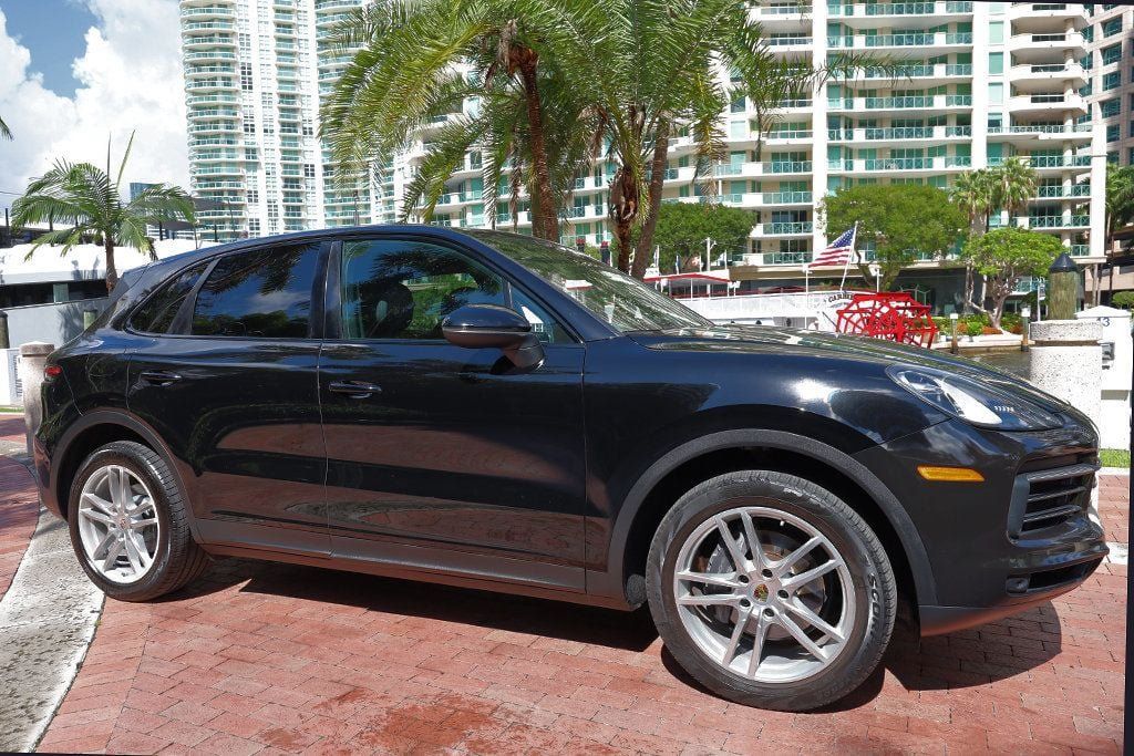Used 2020 Porsche Cayenne AWD/4WD image 1