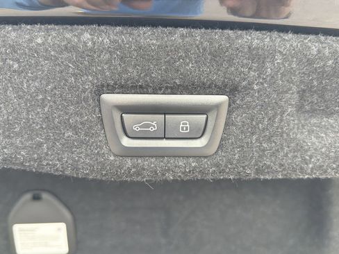 Certified 2024 BMW 530i w/ Convenience Package RWD image 12