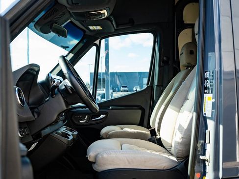 Used 2022 Mercedes-Benz Sprinter 3500 image 21