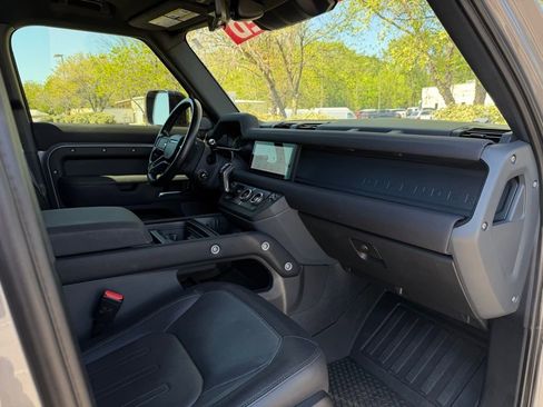 Used 2022 Land Rover Defender 110 X-Dynamic SE image 30