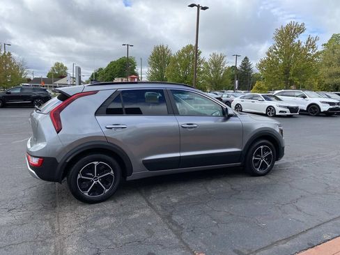 Used 2024 Kia Niro LX FWD image 6