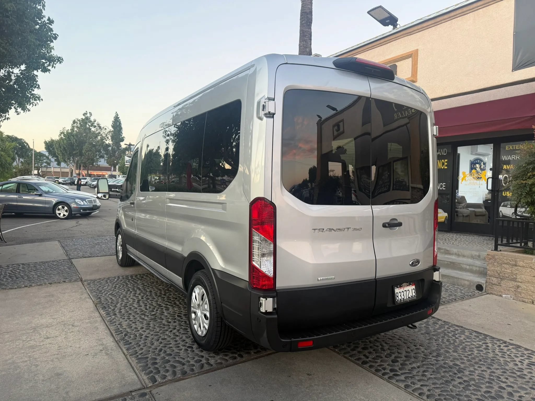 Used 2021 Ford Transit 350 XLT RWD image 3