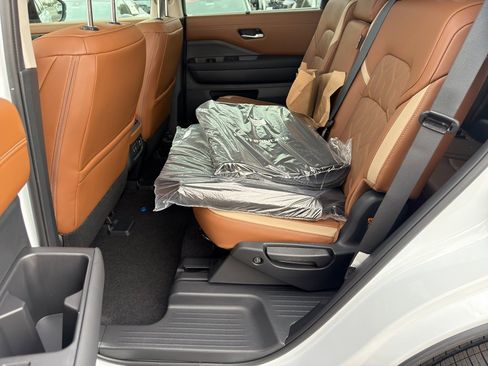 New 2026 Nissan Pathfinder Platinum image 32