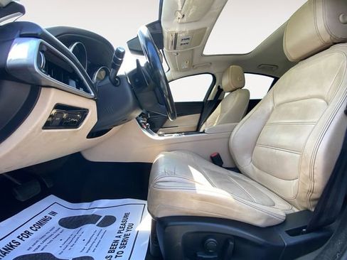 Used 2017 Jaguar XE Prestige RWD image 9