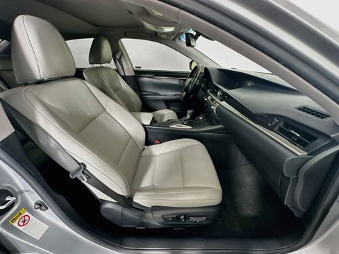 Used 2018 Lexus ES 300h w/ Navigation Package FWD image 33