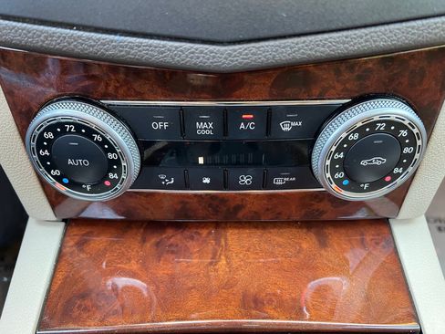 Used 2010 Mercedes-Benz C 350 Sport image 19