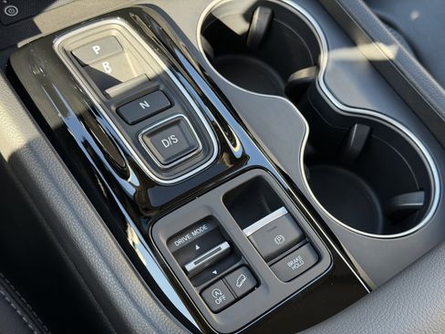 Certified 2025 Honda Pilot Touring image 18