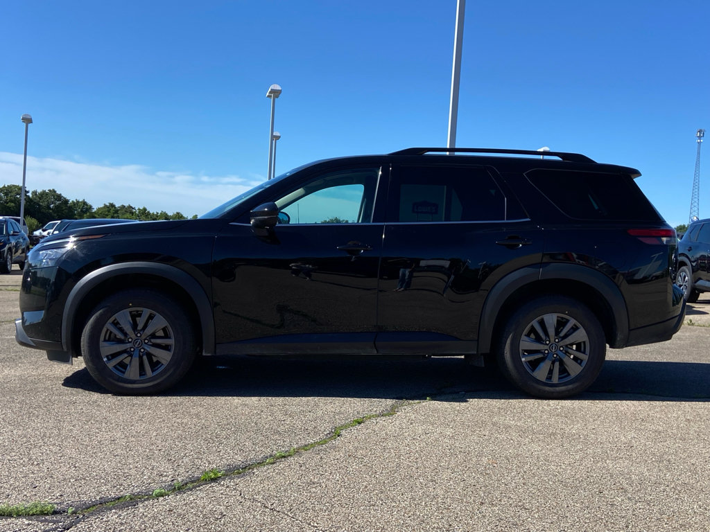 Used 2025 Nissan Pathfinder SV AWD/4WD image 5