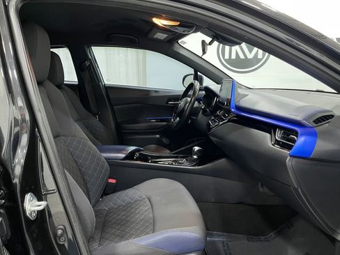 Used 2020 Toyota C-HR XLE image 30