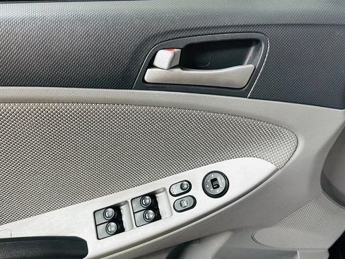 Used 2013 Hyundai Accent GS FWD image 14