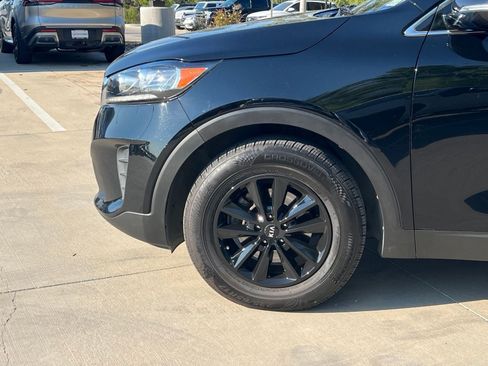 Used 2020 Kia Sorento LX FWD image 8
