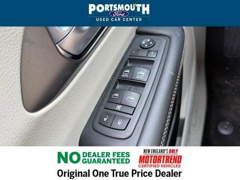 Used 2024 Chrysler Pacifica Touring-L image 23