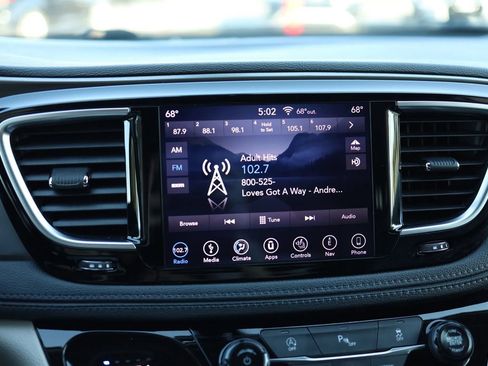 Used 2019 Chrysler Pacifica Limited FWD image 23