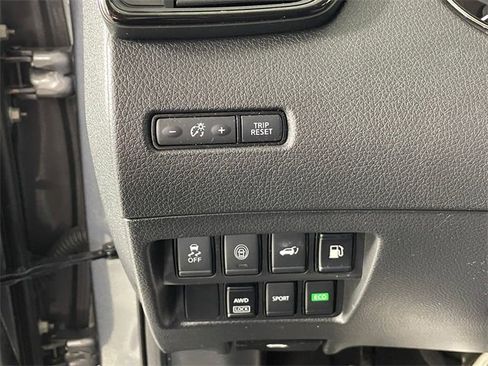 Used 2019 Nissan Rogue SV image 14