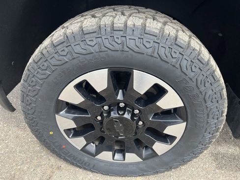 Used 2020 Chevrolet Silverado 2500 Custom w/ Custom Value Package AWD/4WD image 17