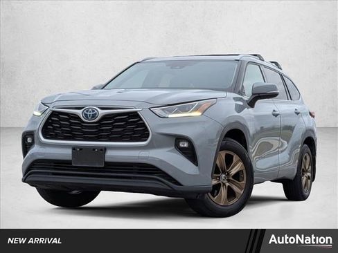 Used 2022 Toyota Highlander Bronze Edition image 1